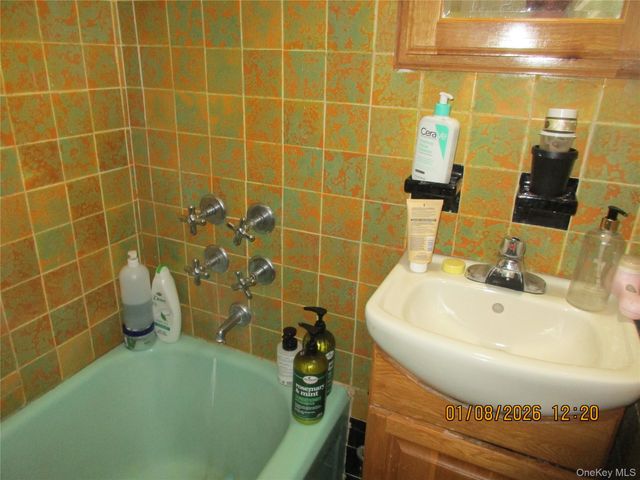 68-09 79 Street, Middle Village, NY 11379