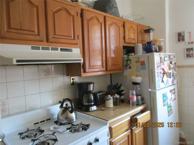 68-09 79 Street, Middle Village, NY 11379