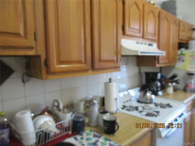 68-09 79 Street, Middle Village, NY 11379