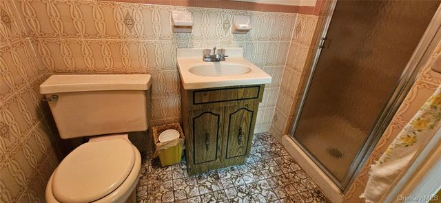 68-09 79 Street, Middle Village, NY 11379