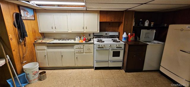 68-09 79 Street, Middle Village, NY 11379