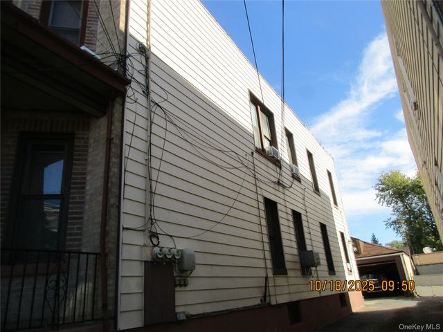 68-09 79 Street, Middle Village, NY 11379