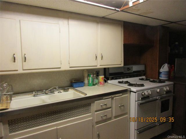 68-09 79 Street, Middle Village, NY 11379