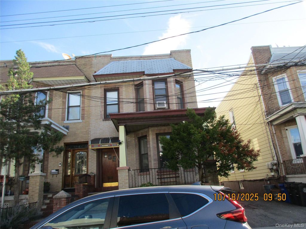 68-09 79 Street, Middle Village, NY 11379