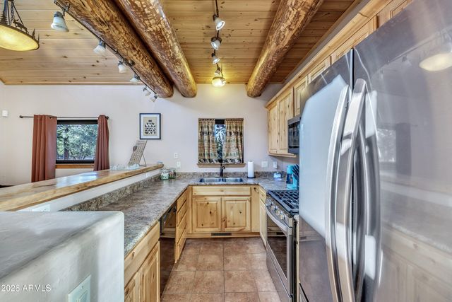 3028 MEARNS Lane, Overgaard, AZ 85933