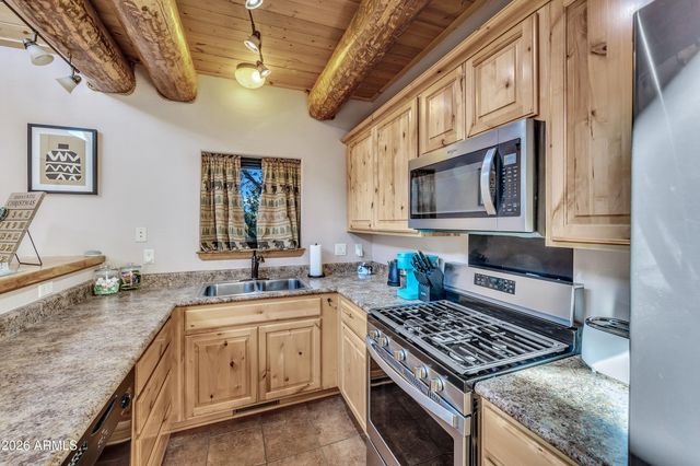 3028 MEARNS Lane, Overgaard, AZ 85933