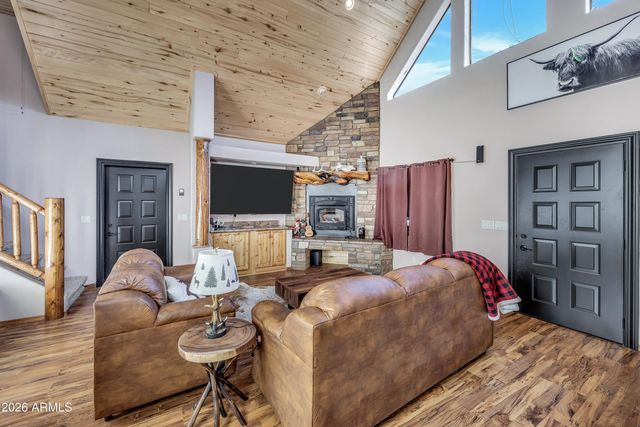 3028 MEARNS Lane, Overgaard, AZ 85933