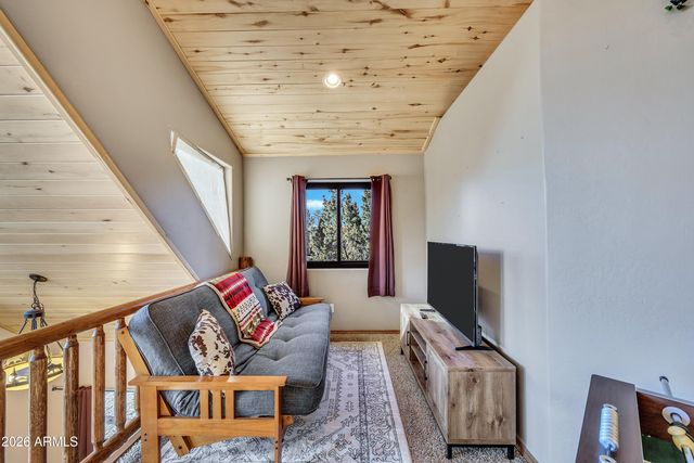 3028 MEARNS Lane, Overgaard, AZ 85933