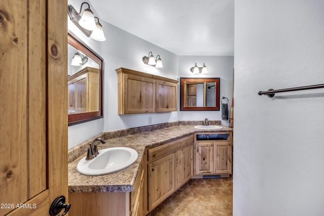 3028 MEARNS Lane, Overgaard, AZ 85933