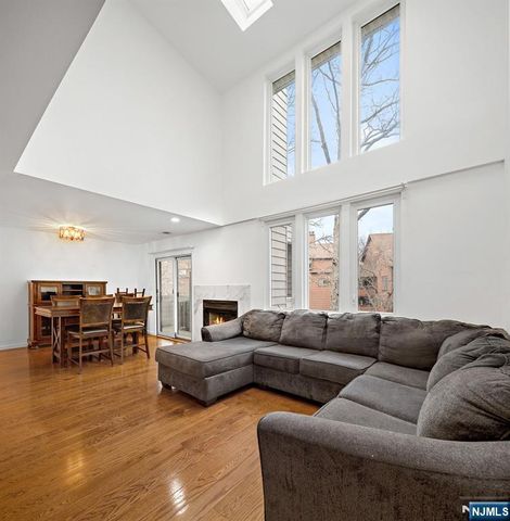 714 Mainsail Lane, Secaucus, NJ 07094