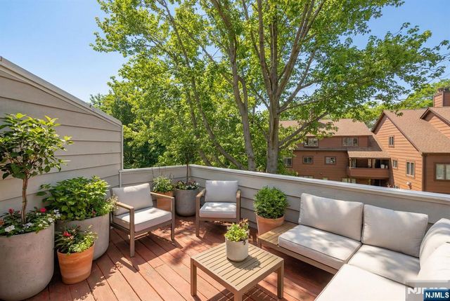 714 Mainsail Lane, Secaucus, NJ 07094