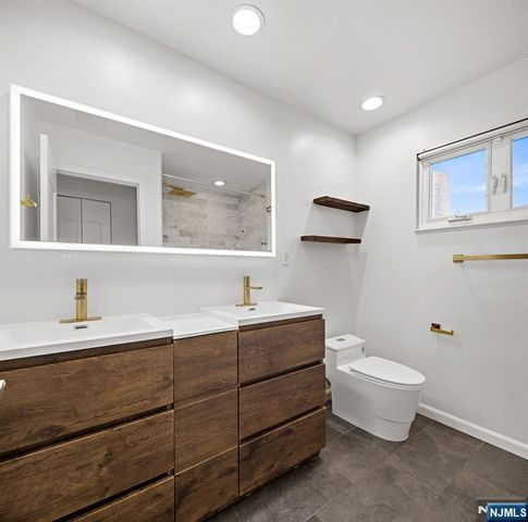 714 Mainsail Lane, Secaucus, NJ 07094