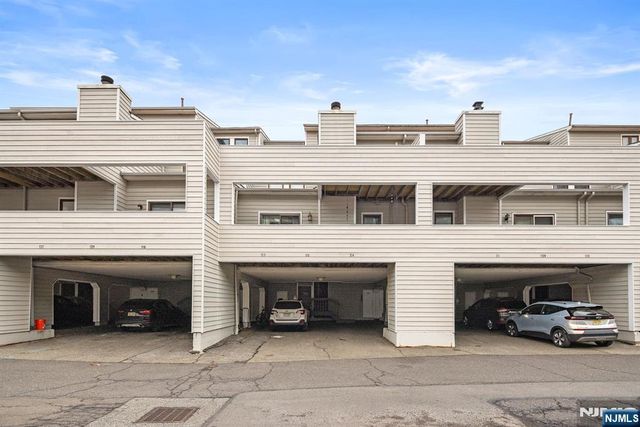 714 Mainsail Lane, Secaucus, NJ 07094