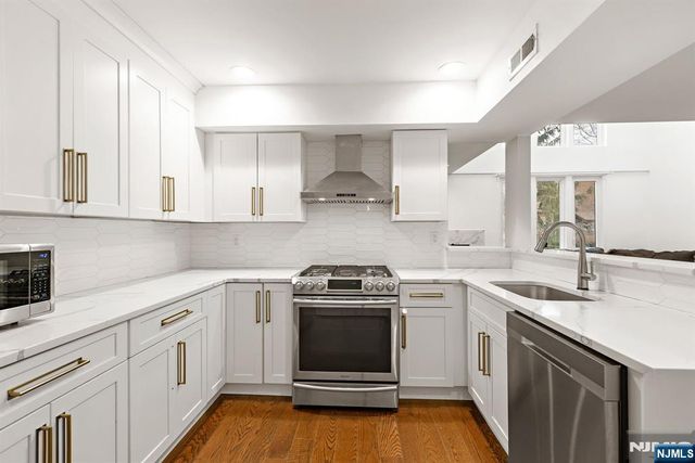 714 Mainsail Lane, Secaucus, NJ 07094