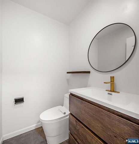 714 Mainsail Lane, Secaucus, NJ 07094