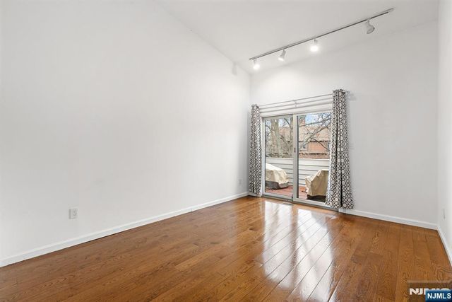 714 Mainsail Lane, Secaucus, NJ 07094