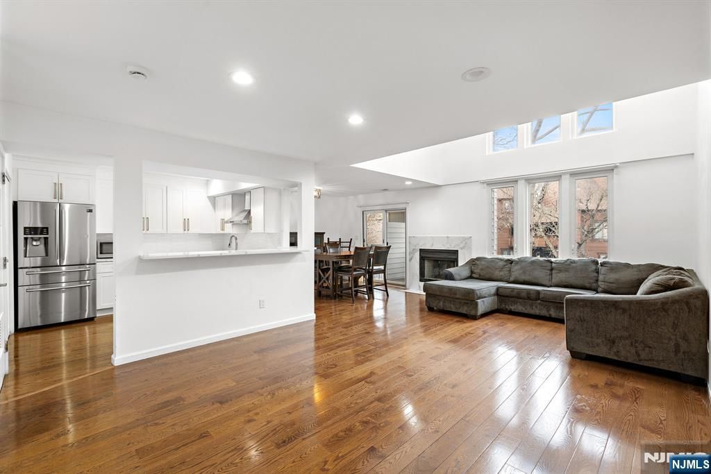 714 Mainsail Lane, Secaucus, NJ 07094