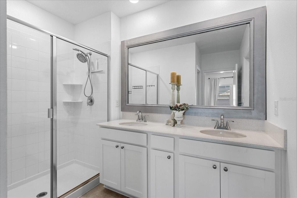 Image 14 of property listing at 1805 HEART LAKE DRIVE, Groveland, FL 34736