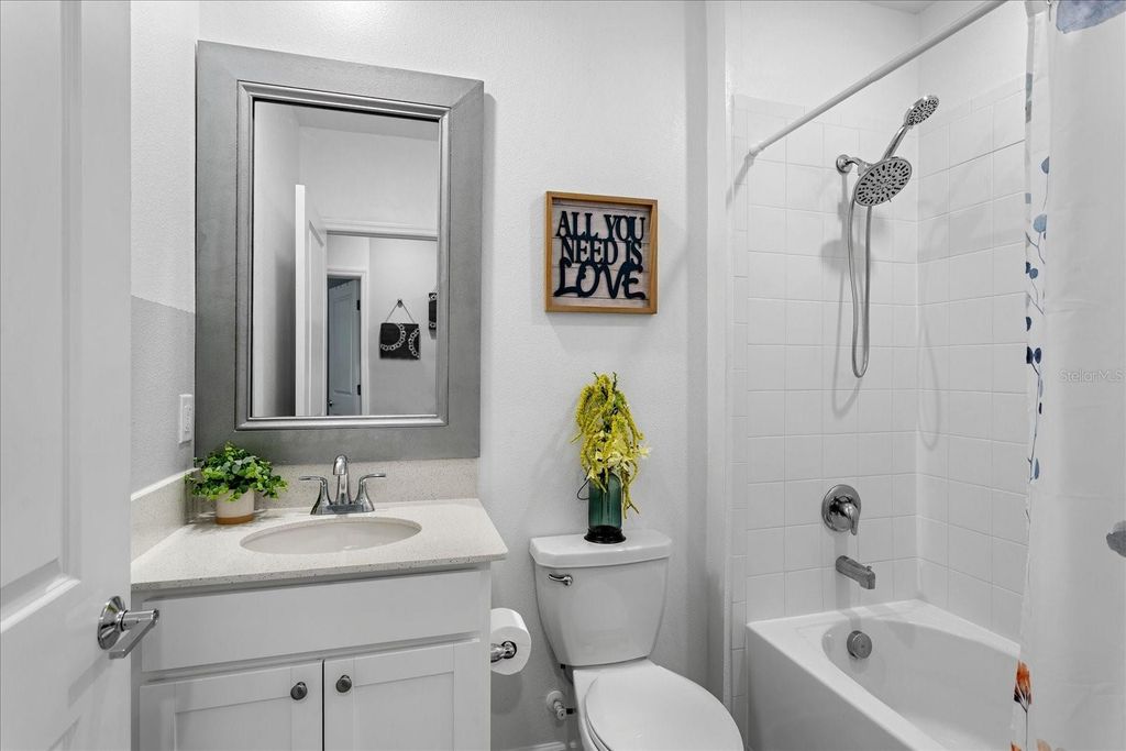 Image 17 of property listing at 1805 HEART LAKE DRIVE, Groveland, FL 34736