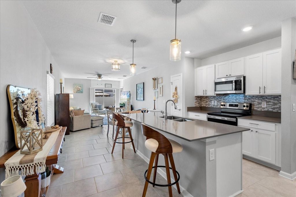 Image 6 of property listing at 1805 HEART LAKE DRIVE, Groveland, FL 34736