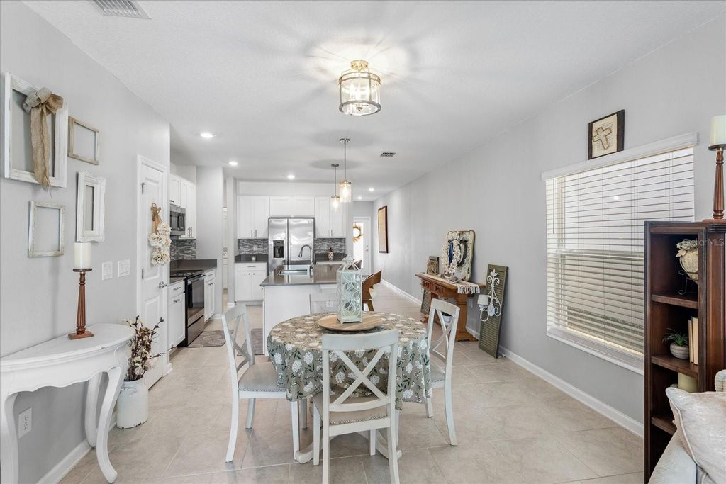 Image 8 of property listing at 1805 HEART LAKE DRIVE, Groveland, FL 34736