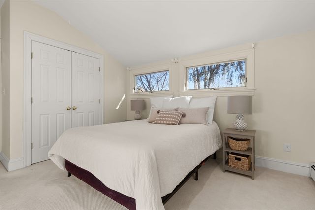 10 Nickerson Rd, Bedford, MA 01730