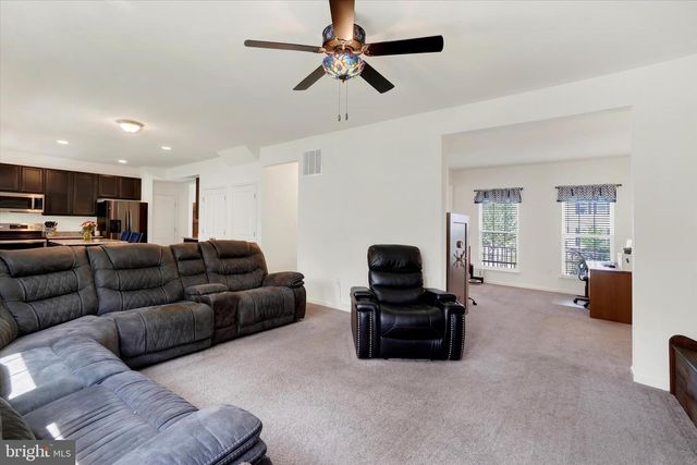 215 THOROUGHBRED DR, York Haven, PA 17370