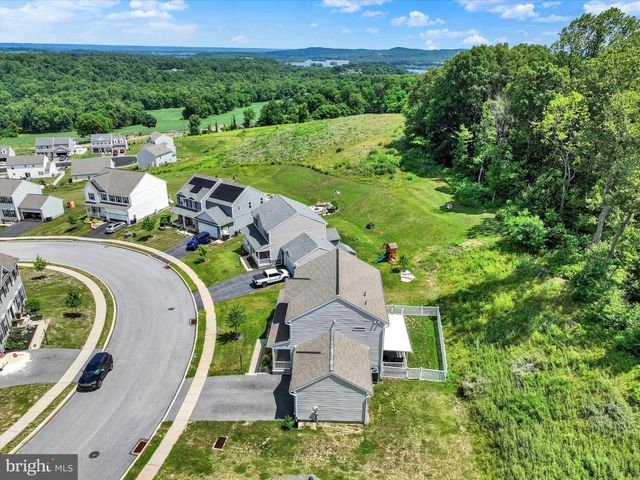 215 THOROUGHBRED DR, York Haven, PA 17370