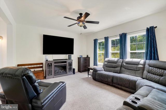 215 THOROUGHBRED DR, York Haven, PA 17370