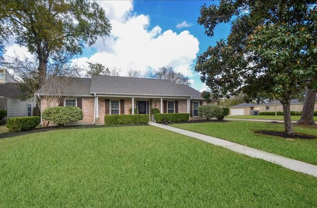13814 Lynnwood Lane, Sugar Land, TX 77498