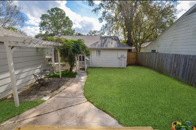 13814 Lynnwood Lane, Sugar Land, TX 77498