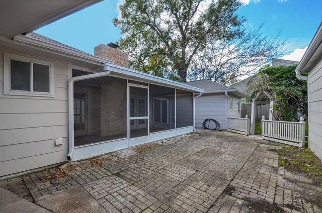 13814 Lynnwood Lane, Sugar Land, TX 77498