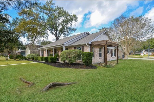 13814 Lynnwood Lane, Sugar Land, TX 77498