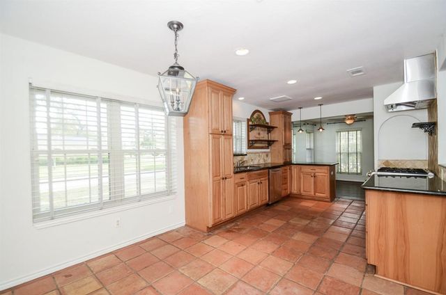 13814 Lynnwood Lane, Sugar Land, TX 77498