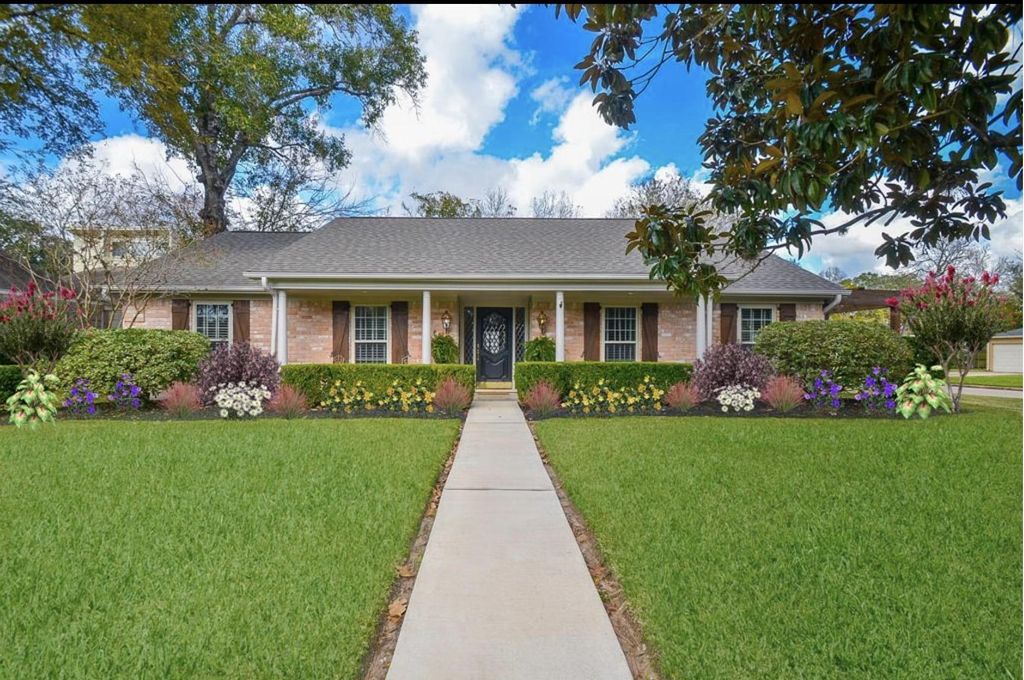 13814 Lynnwood Lane, Sugar Land, TX 77498