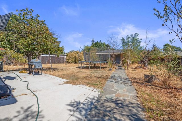 5081 Warwick Ave, Sacramento, CA 95820