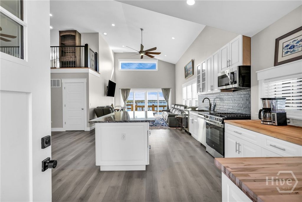 Image 21 of property listing at 1912 Stone Street, Savannah, GA 31410