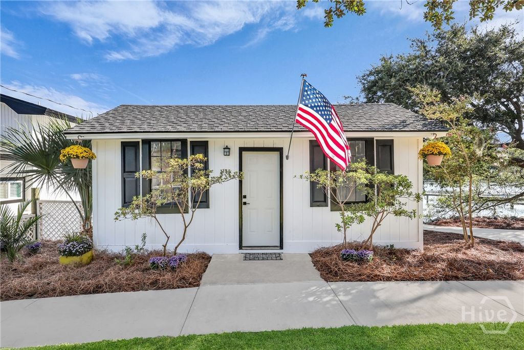 Image 8 of property listing at 1912 Stone Street, Savannah, GA 31410