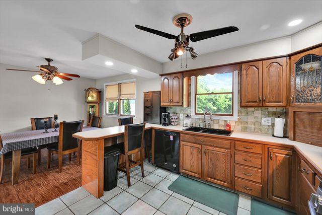 648 W SPRING ST, Fleetwood, PA 19522
