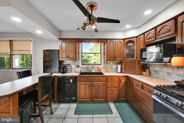 648 W SPRING ST, Fleetwood, PA 19522