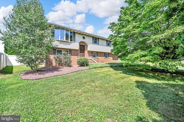 648 W SPRING ST, Fleetwood, PA 19522