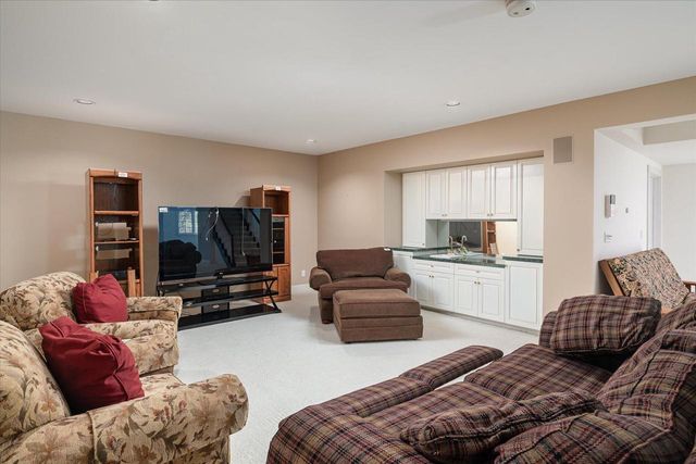 W5419 Pine Bluff ROAD, La Crosse, WI 54601