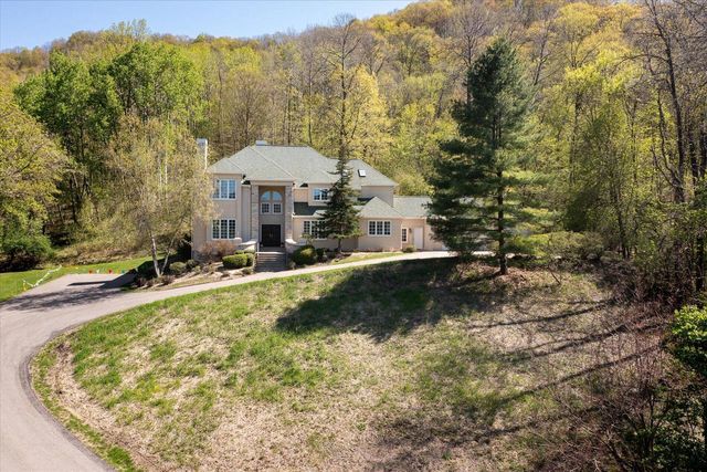 W5419 Pine Bluff ROAD, La Crosse, WI 54601