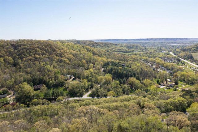 W5419 Pine Bluff ROAD, La Crosse, WI 54601