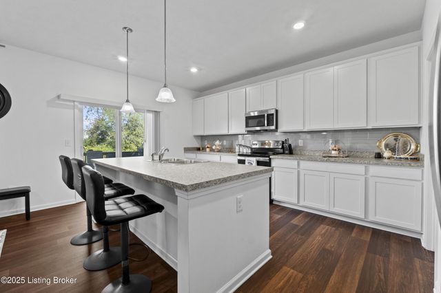 8710 warbler branch Way, Louisville, KY 40229