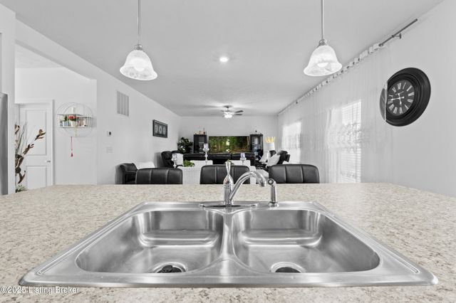 8710 warbler branch Way, Louisville, KY 40229