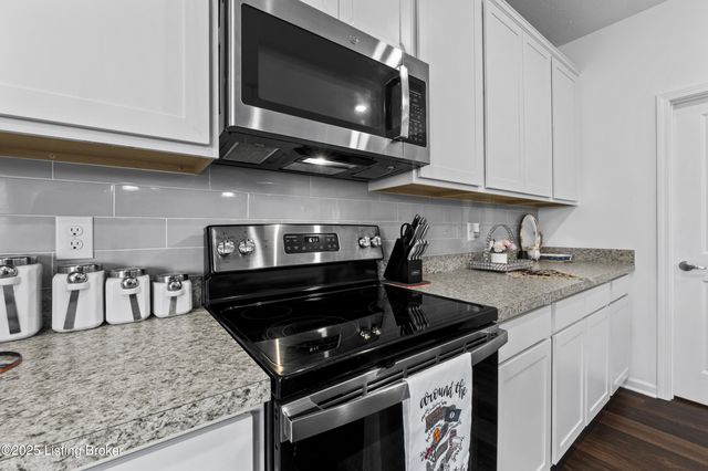 8710 warbler branch Way, Louisville, KY 40229