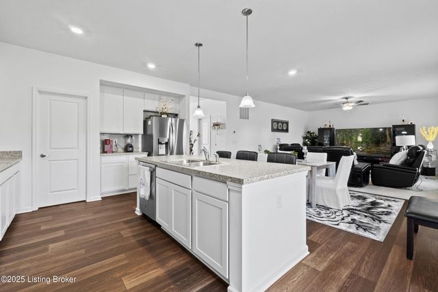 8710 warbler branch Way, Louisville, KY 40229