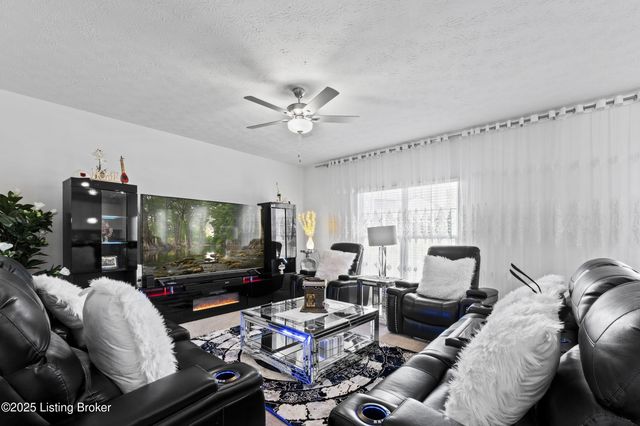 8710 warbler branch Way, Louisville, KY 40229