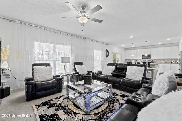 8710 warbler branch Way, Louisville, KY 40229